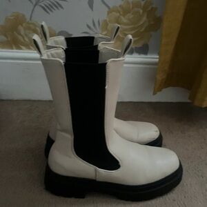 Primark Women's Black and Cream Moto Boots